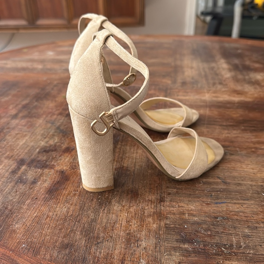 Womens, size 7.5 beige suade heels